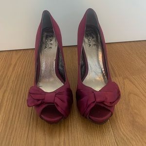Cafe Moda Burgundy Satin Peep Toe Heels Used Size euro 38 US 7 / 7,5
